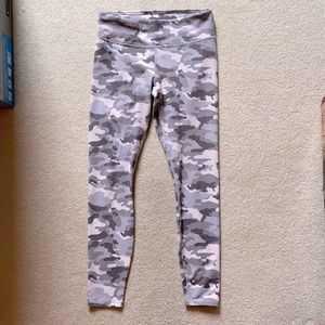 BARELY WORN fabletics print leggings